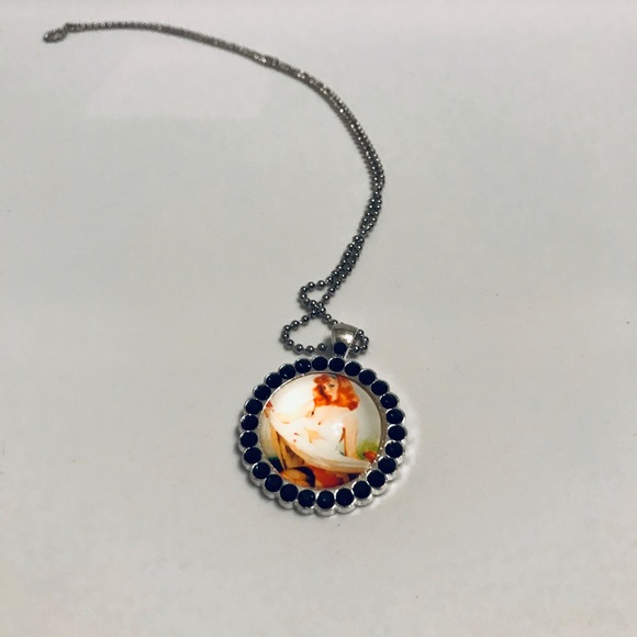 Retro handmade Vintage Pinup Necklace surrounded in Gorgeous Green CZ Stones - Picture 5 of 13